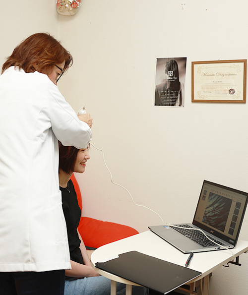 まずは毛髪の密度診断で現状把握から